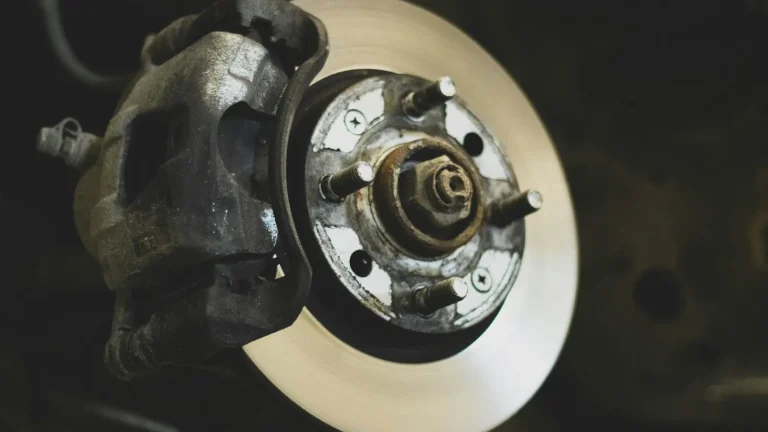 Car brake disc fitted to a wheel hub