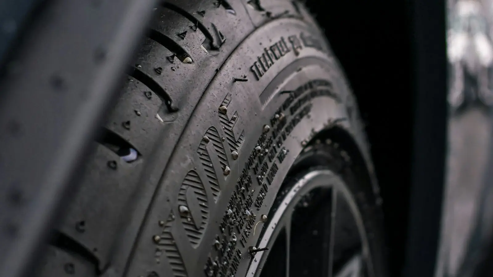 Tyre sidewall showing the size markings